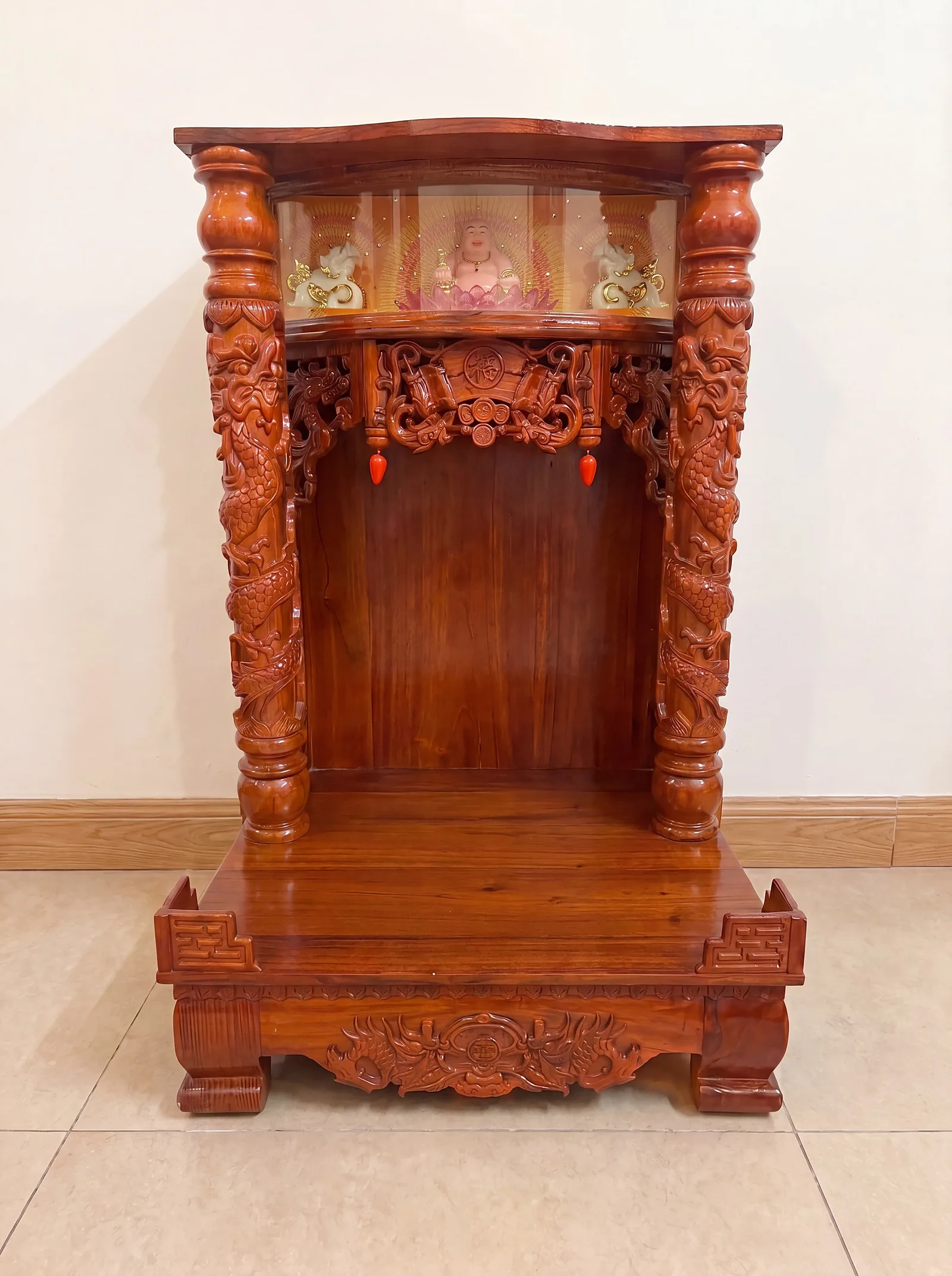 Tủ thờ cột rồng kỳ lân chân quỳ Xoan Đào