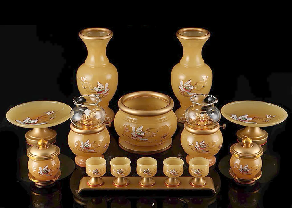 Bộ đồ thờ men vàng kem (1037)