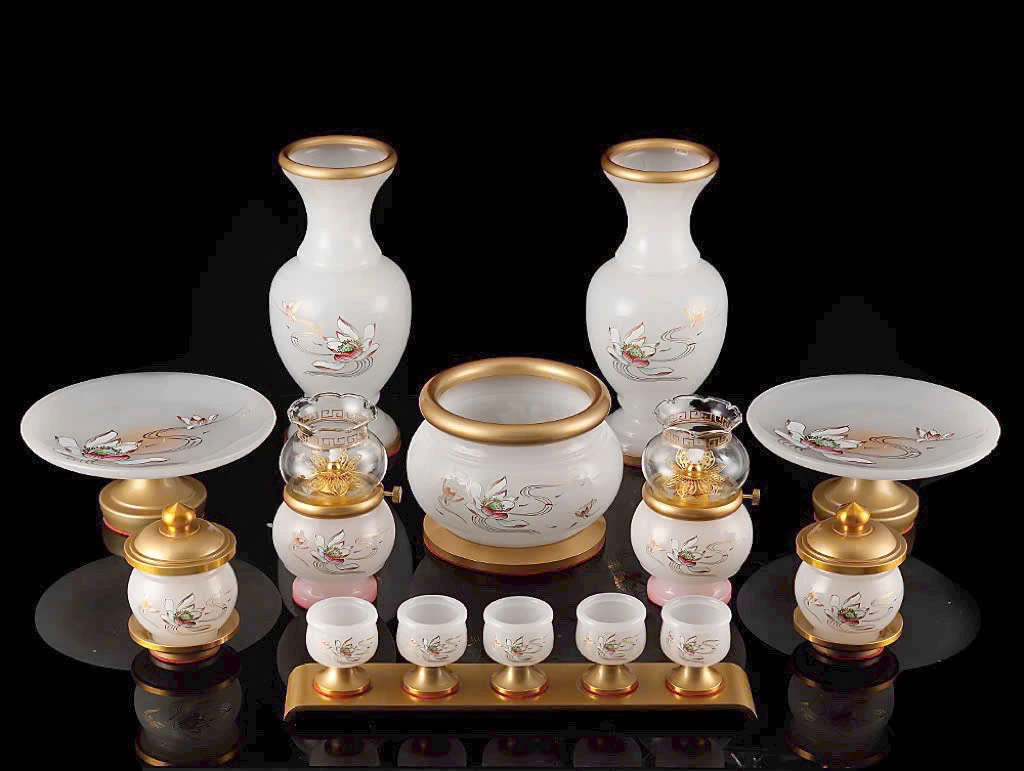 Bộ đồ thờ men trắng sứ (1033)